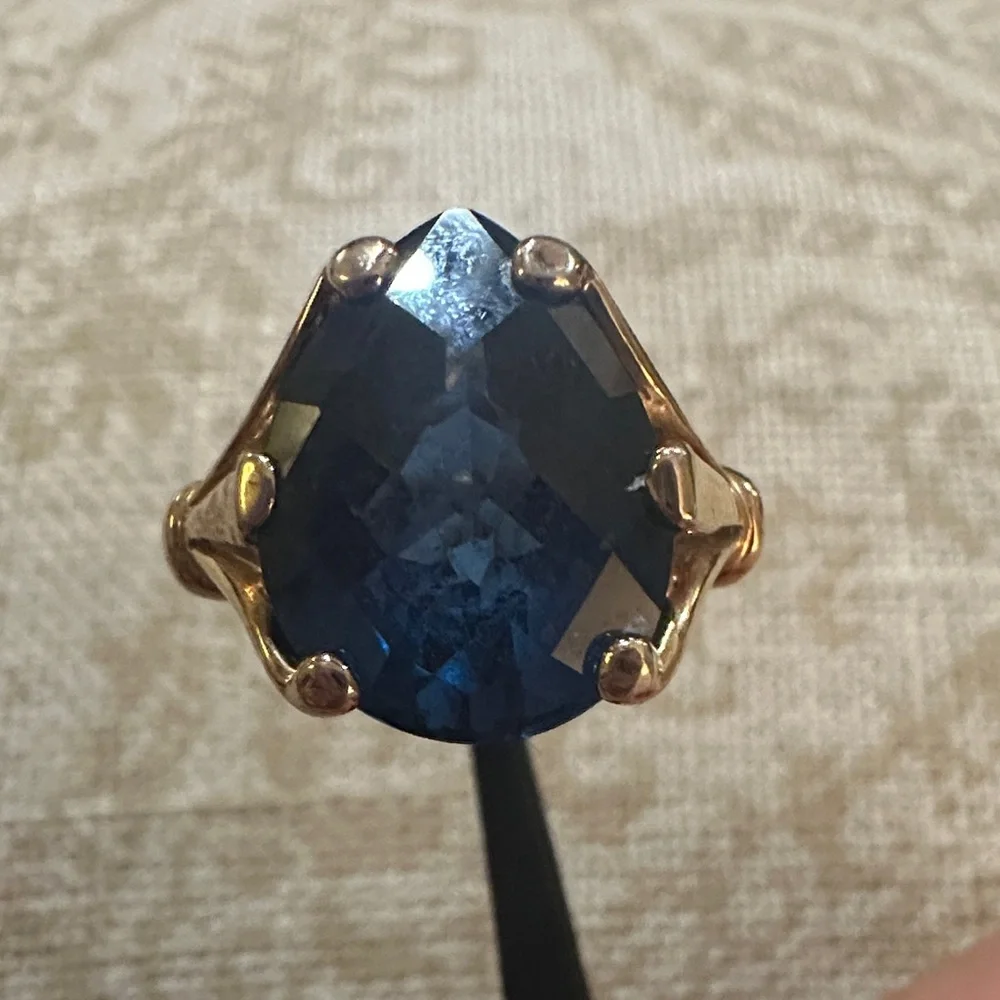 Elegant Blue and Gold Women's Ring